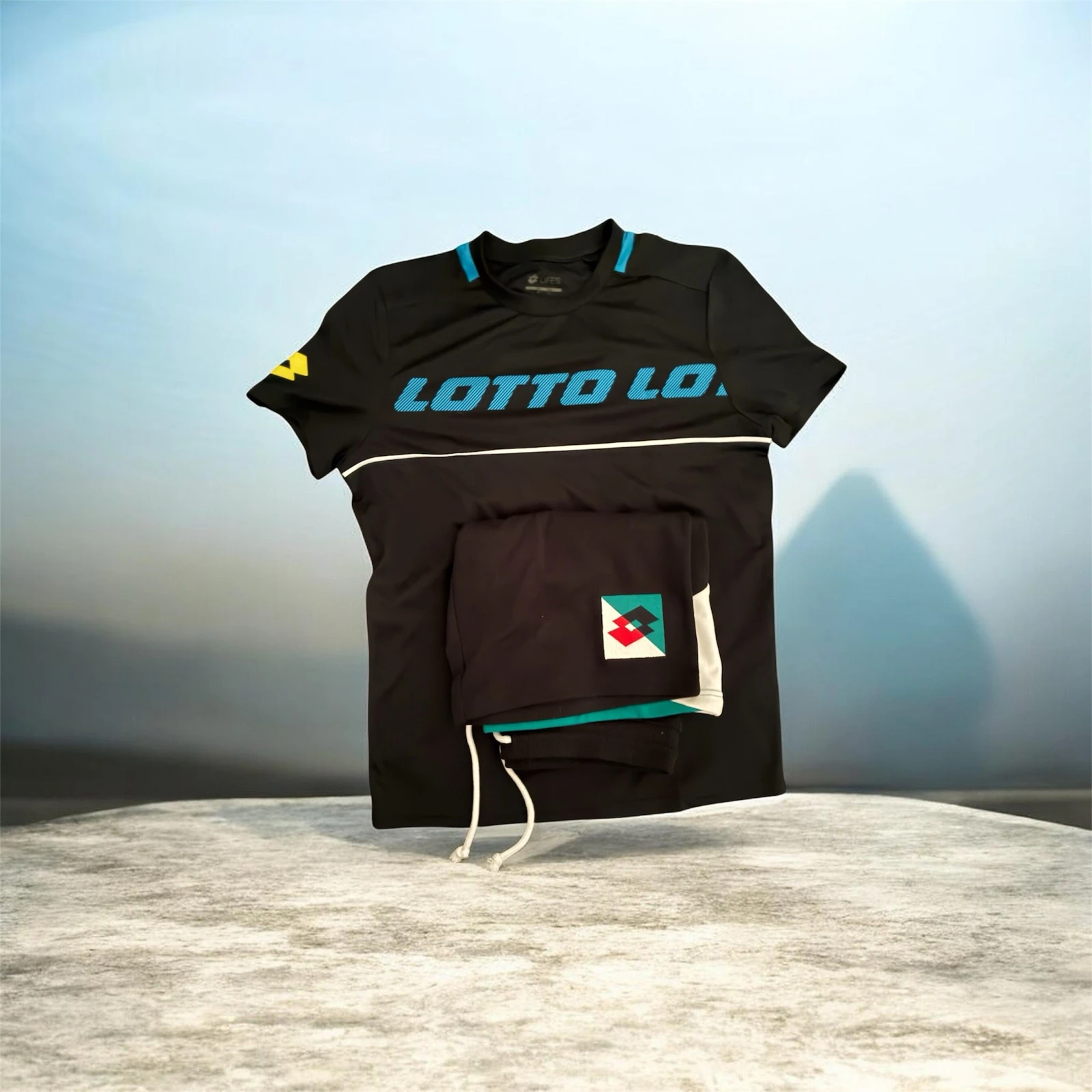 Ensemble Lotto noir (T-shirt + short) – Très bon état